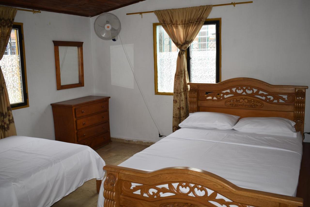 Artesanos Y Turistas Apartment Guatape Luaran gambar